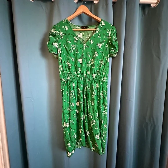 kelly green puff sleeve dress Puff Sleeve Tiered Midi Dress – English Factory main image 1